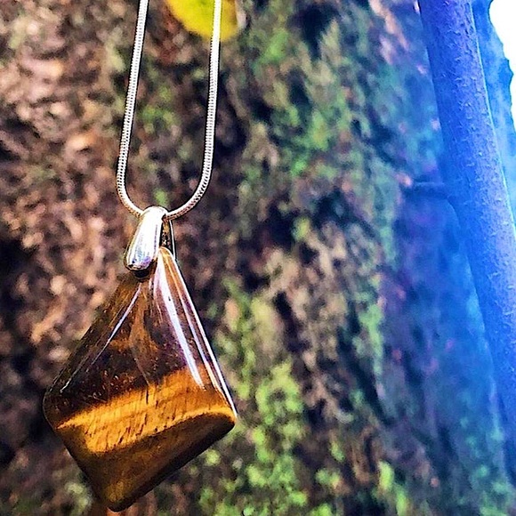Tigers Eye Pendant Necklace With 925 Silver Plated Chain - Picture 1 of 2